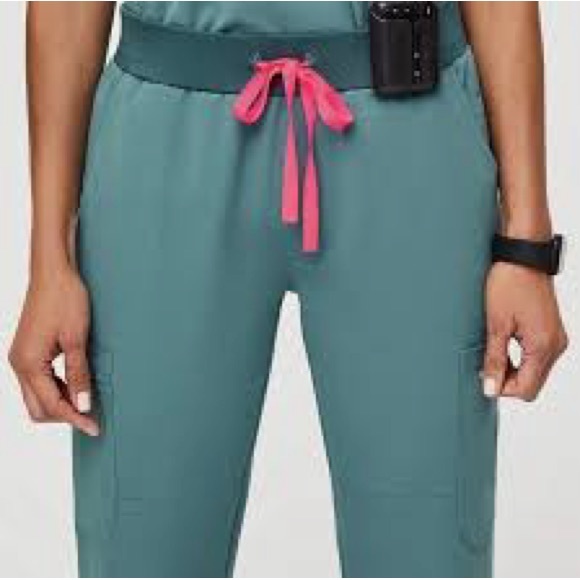 Limited Edition Figs in Hydrogreen XS/P - Picture 4 of 16